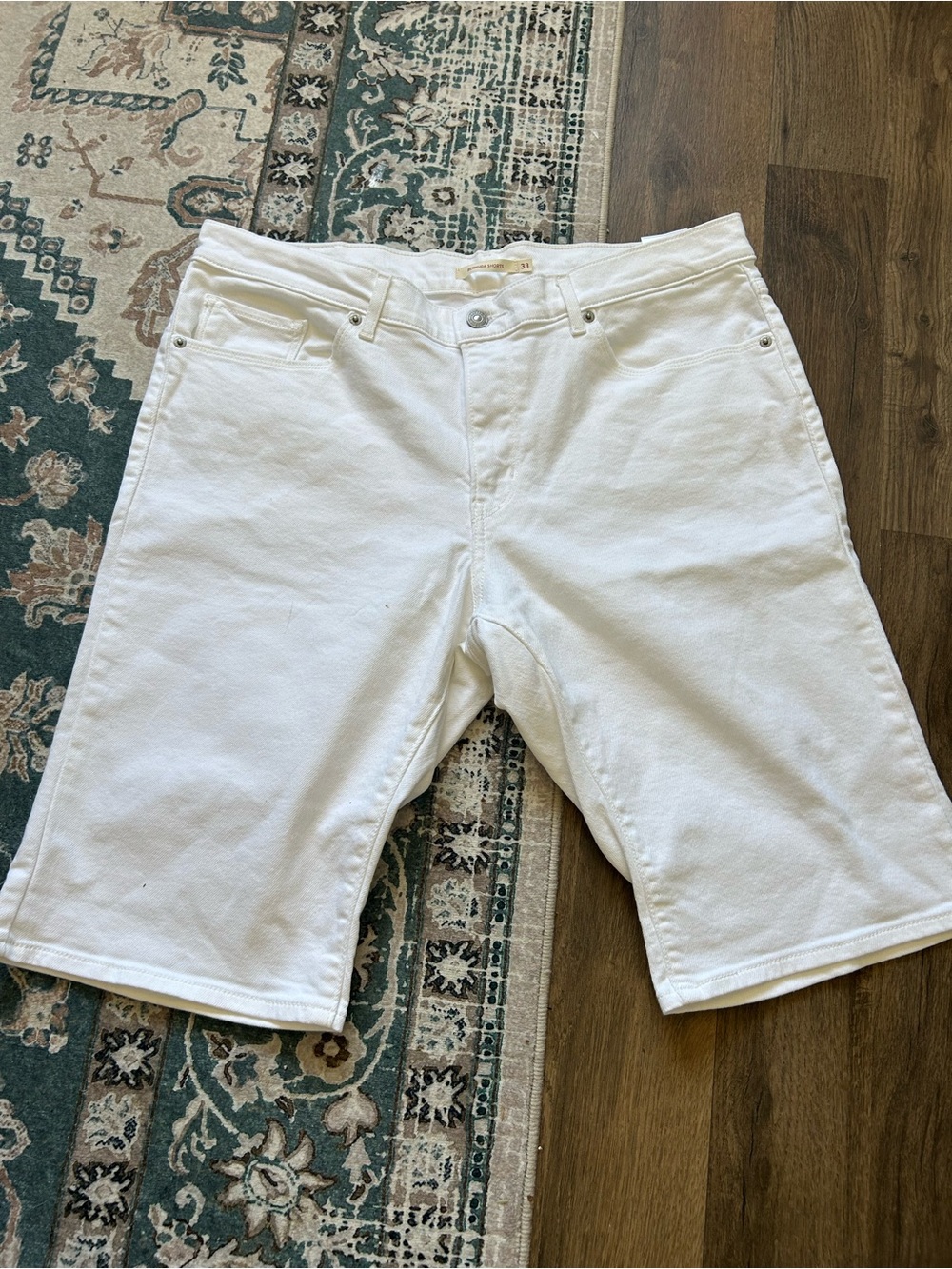 Levi’s White Bermuda Shorts